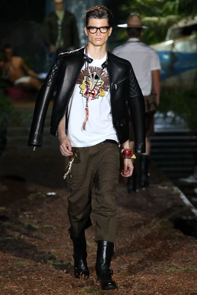 Look 14